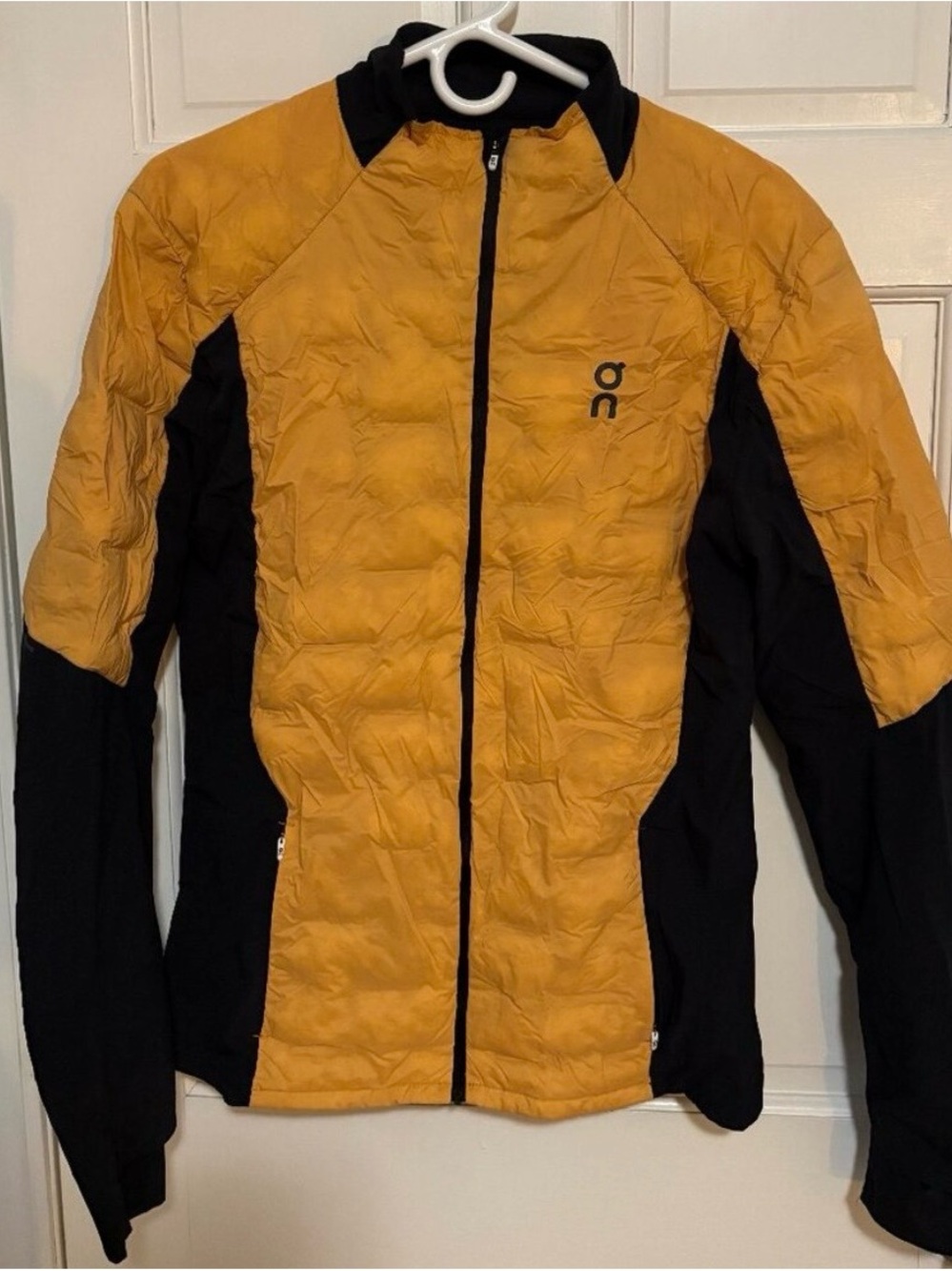 On cloud on Running Yellow and Black Performance Insulated Jacket men’s large